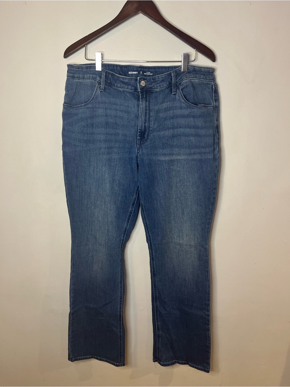 Old Navy Mid-Rise Wow Boot-Cut Jeans - Medium Wash Women’s Size 16 Tall